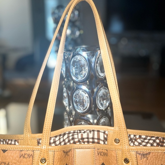 MCM medium shopper (REVERSIBLE) - Picture 4 of 13